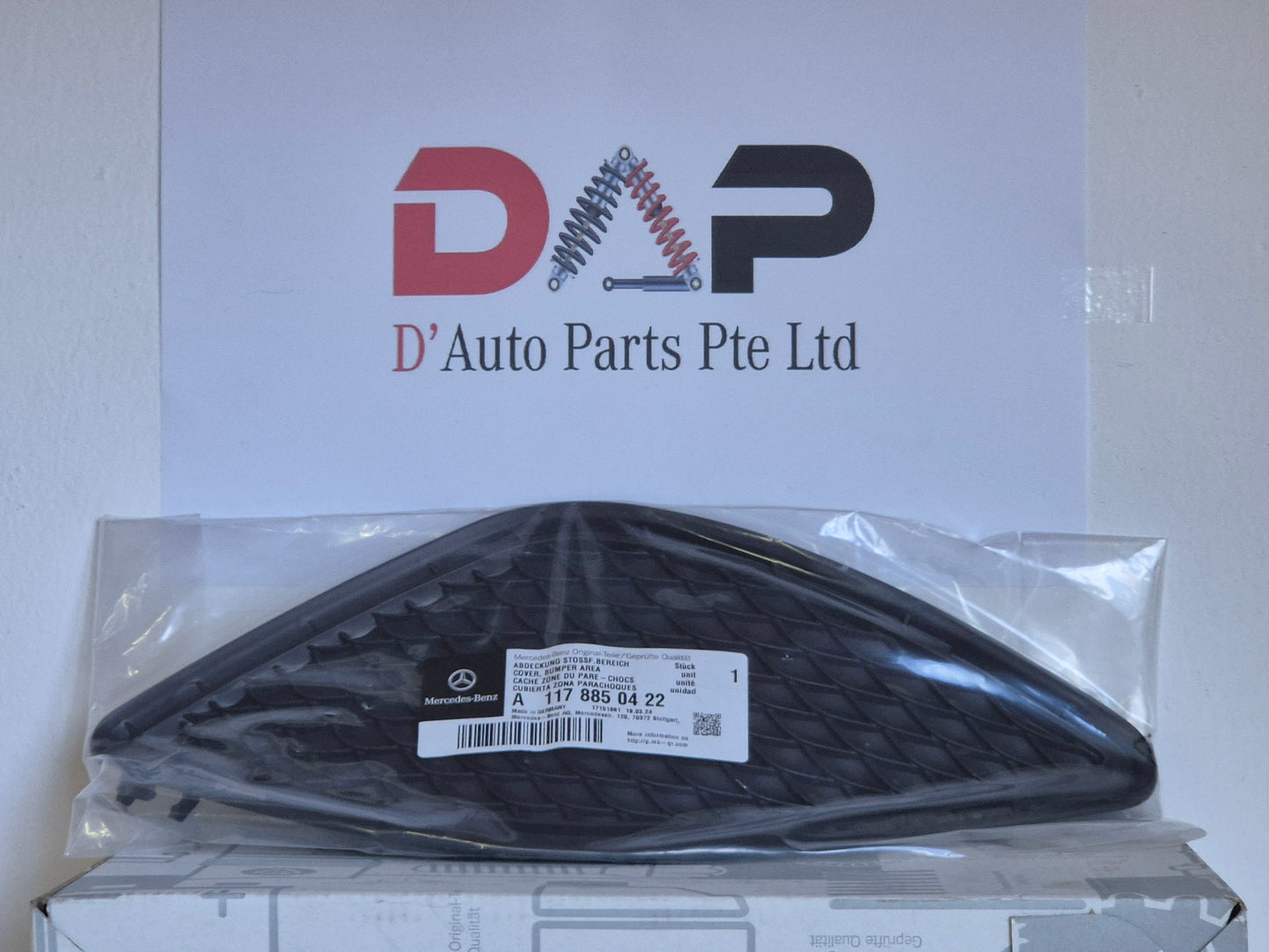 Merc Front Right Bumper Area Cover 117 885 0422