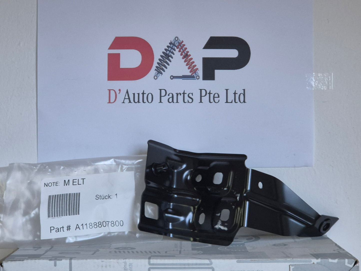 Merc Front Right Bracket - Front Fender 118 880 7800