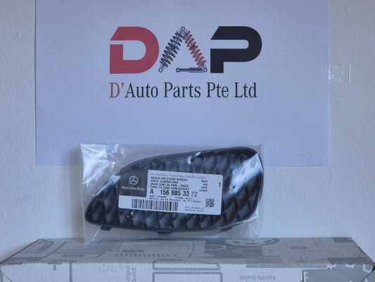 Merc Front Left Bumper Area Cover 156 885 3322