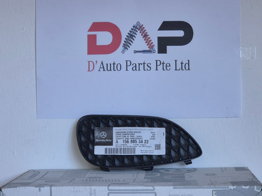 Merc Front Right Bumper Area Cover 156 885 3422