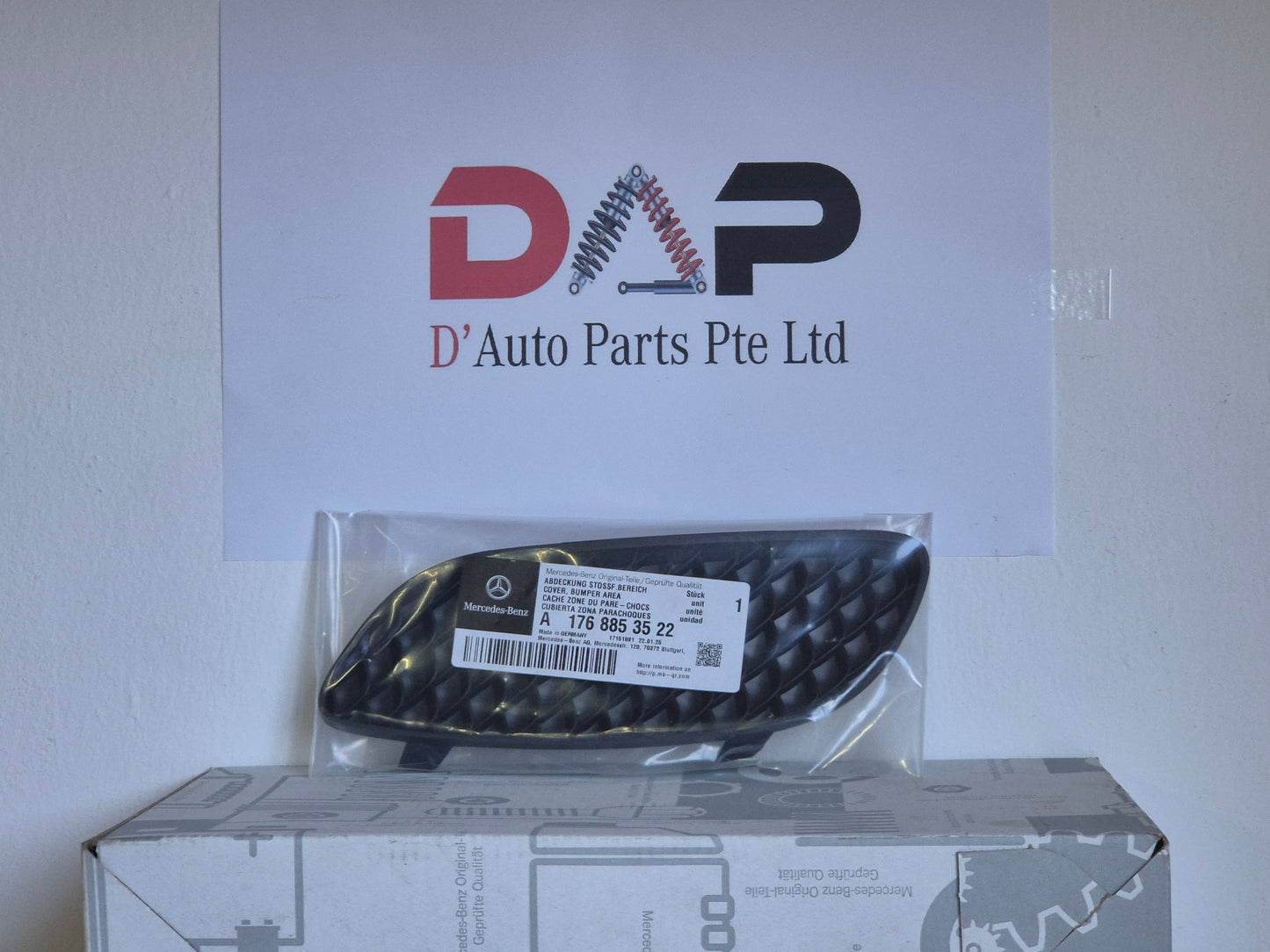 Merc Front Left Bumper Area Cover 176 885 3522
