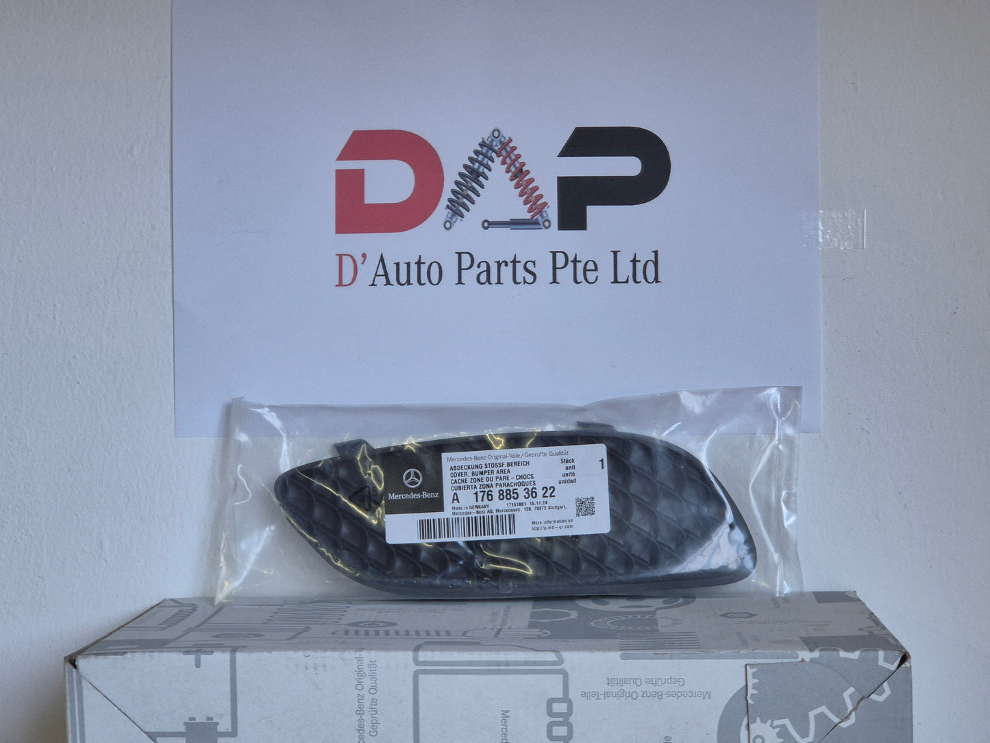 Merc Front Right Bumper Area Cover 176 885 3622