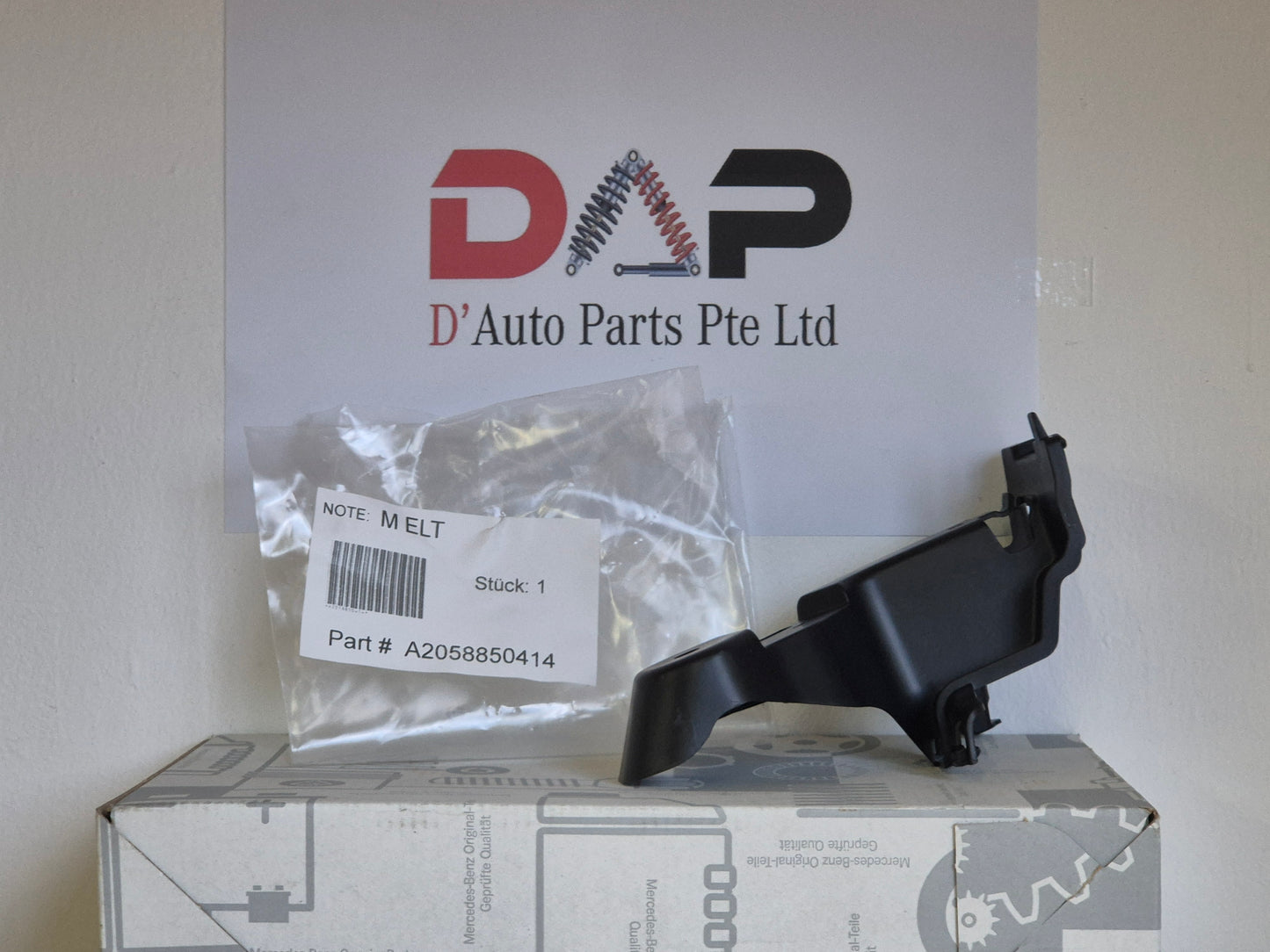 Merc Rear Right Lower Bumper Holder 205 885 0414