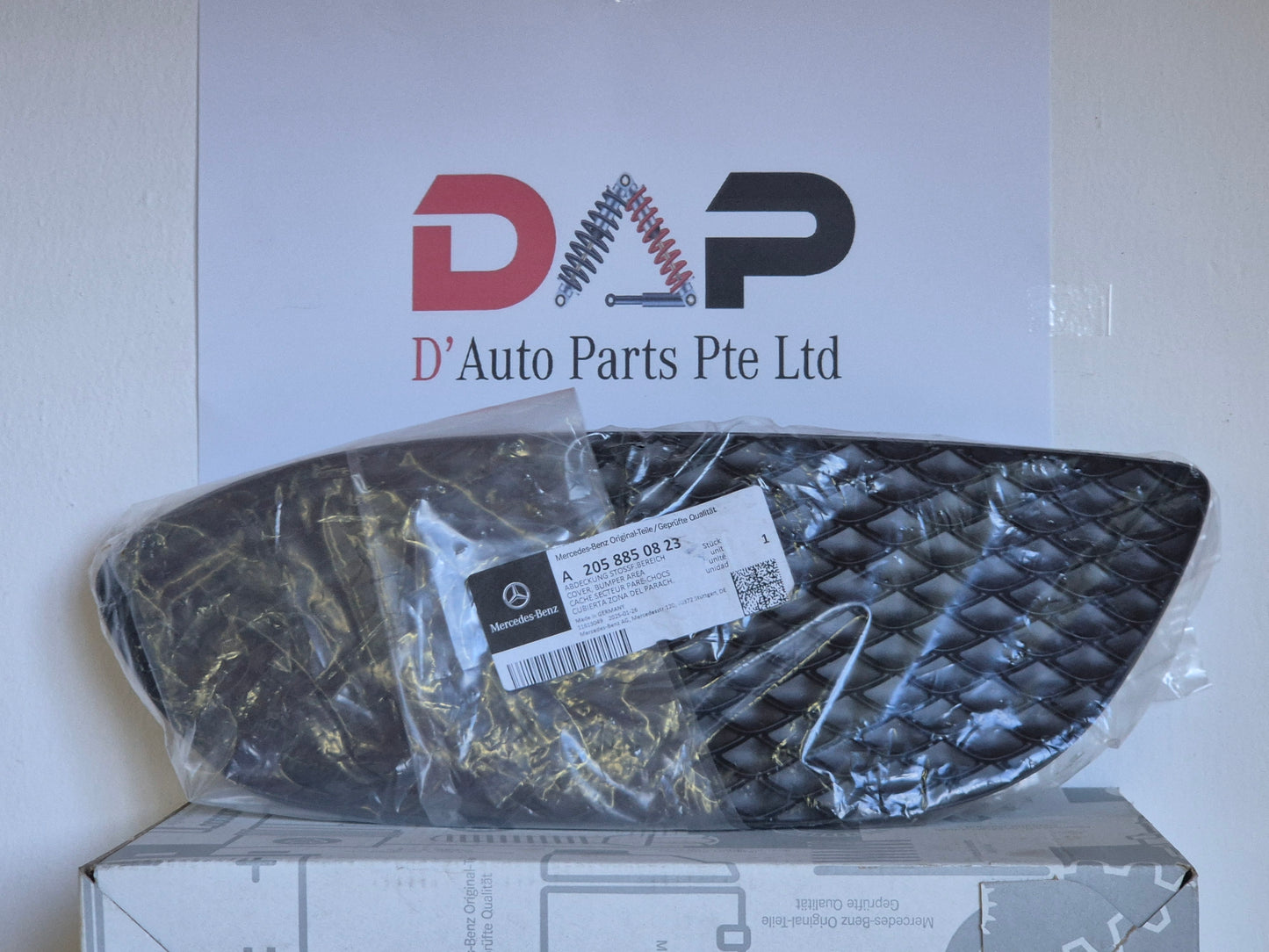 Merc Front Right Bumper Area Cover 205 885 0823