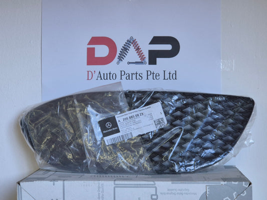 Merc Front Right Bumper Area Cover 205 885 0823