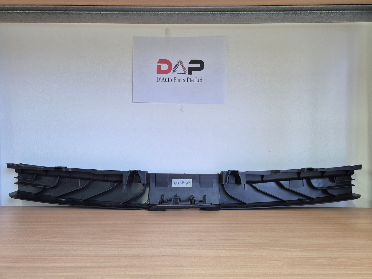 Merc Basic Carrier Bumper Rear Center 253 885 1165