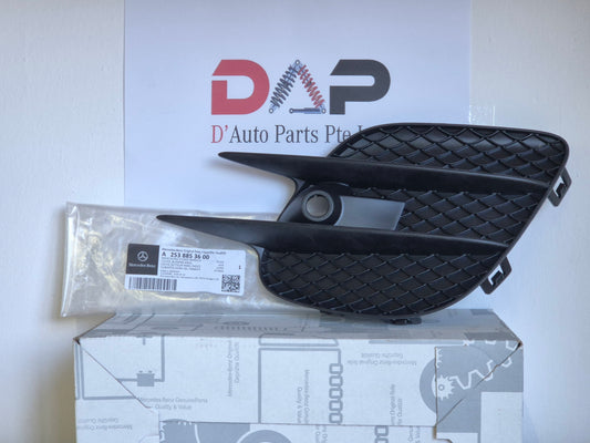 Merc Front Right Bumper Area Cover 253 885 3600