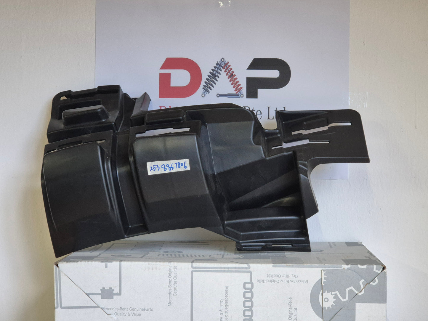 Merc Front Right Lower Bumper Holder 253 885 7806